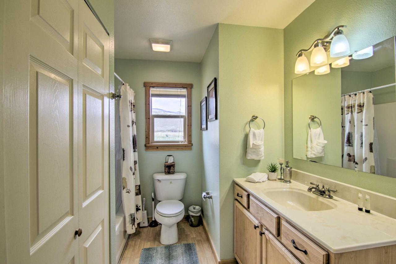 Airy Emigrant Townhome With Sweeping Mtn Views! Экстерьер фото